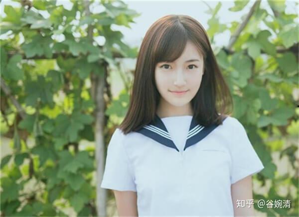 西乡塘吃瓜少女