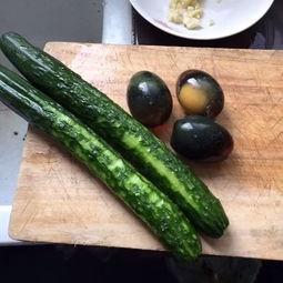 皮蛋吃瓜看漫画,趣味横生的日常趣事